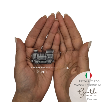 Trenino Grigio Perla in Ceramica con Calamita (4,5cm)