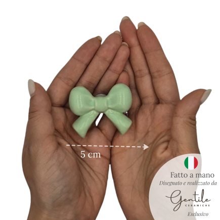 Fiocchetto Verde Chiaro in Ceramica con Calamita (5cm)