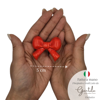 Fiocchetto Rosso Corallo in Ceramica con Calamita (5cm)