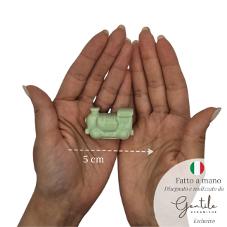 Trenino Verde Chiaro in Ceramica con Calamita (4,5cm)