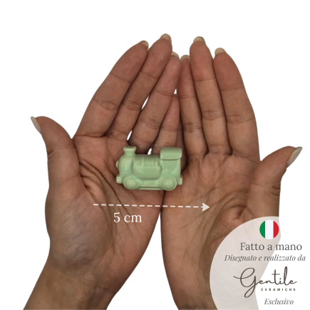 Trenino Verde Chiaro in Ceramica con Calamita (4,5cm)