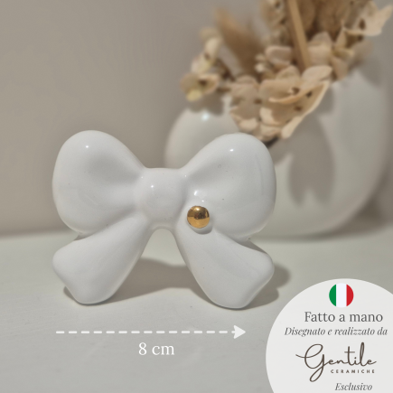 Fiocco bianco con dettaglio oro in ceramica – Linea Baby Soft (8cm)