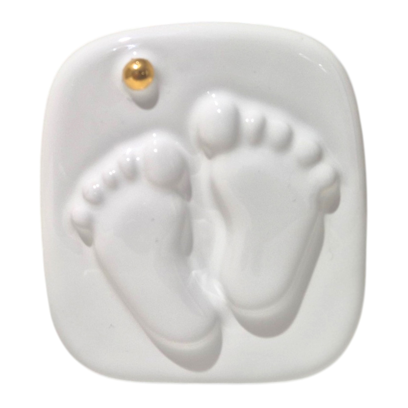 White ceramic baby feet with gold detail – Baby Soft Collection (8cm)